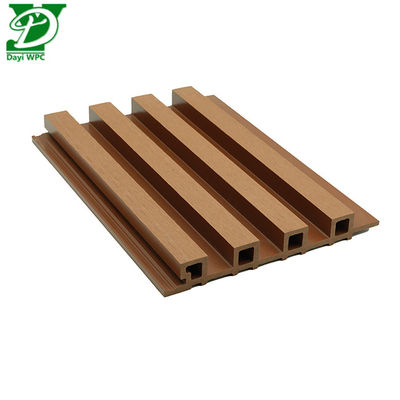 دکوراسیون مدرن فضای باز از روکش دیوار خارجی محبوب Trough Surface WPC استفاده می کند